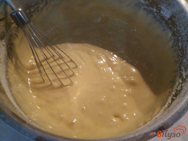 Фото приготовление рецепта: Мандариновый пирог с карамелью шаг №4