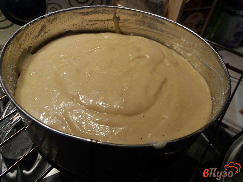 Фото приготовление рецепта: Мандариновый пирог с карамелью шаг №10