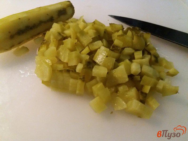 Фото приготовление рецепта: Салат  из куриного филе и фасоли шаг №4