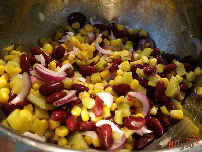 Фото приготовление рецепта: Салат  из куриного филе и фасоли шаг №5