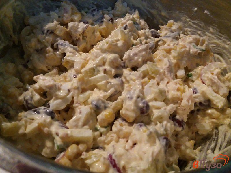 Фото приготовление рецепта: Салат  из куриного филе и фасоли шаг №9