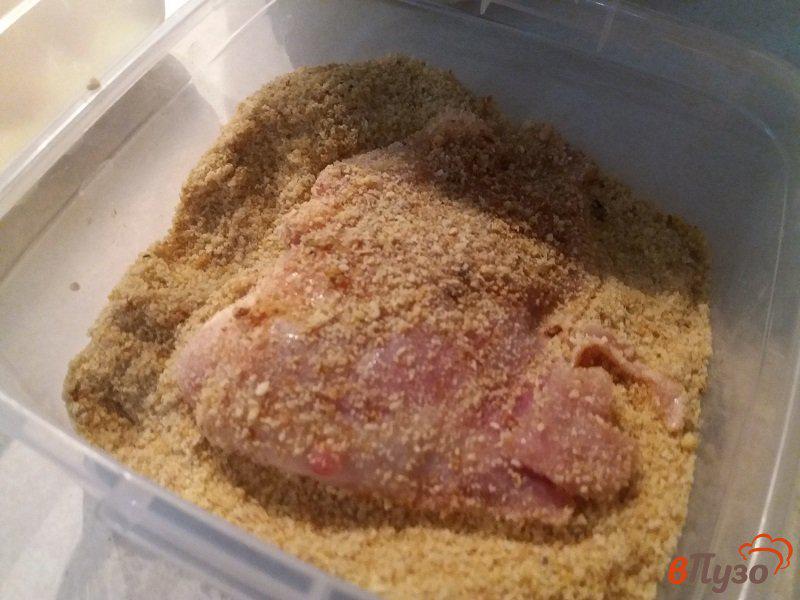 Фото приготовление рецепта: Шницель из куриной мякоти бедра шаг №4
