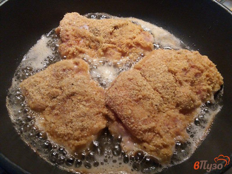 Фото приготовление рецепта: Шницель из куриной мякоти бедра шаг №6