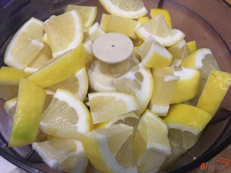 Фото приготовление рецепта: Смесь лимонно-имбирная с медом шаг №3