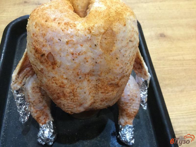 Фото приготовление рецепта: Курица запеченная на банке шаг №7