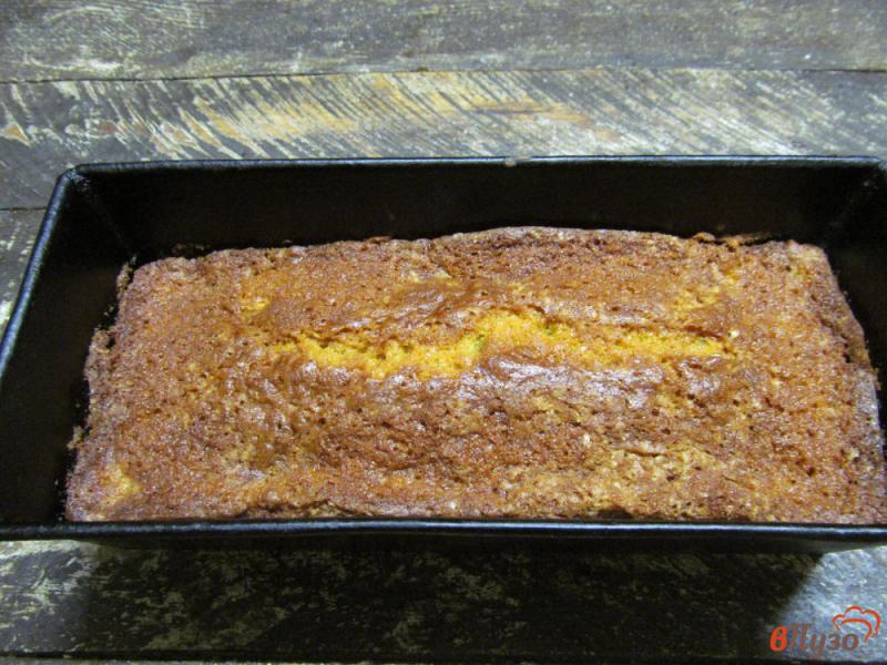 Фото приготовление рецепта: Апельсиново-банановый пирог шаг №7
