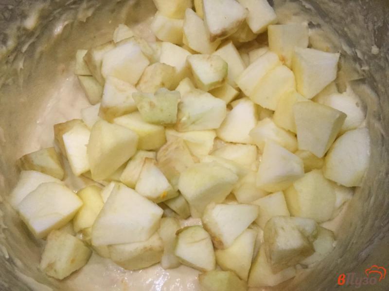 Фото приготовление рецепта: Пирог яблочный с апельсинами шаг №6
