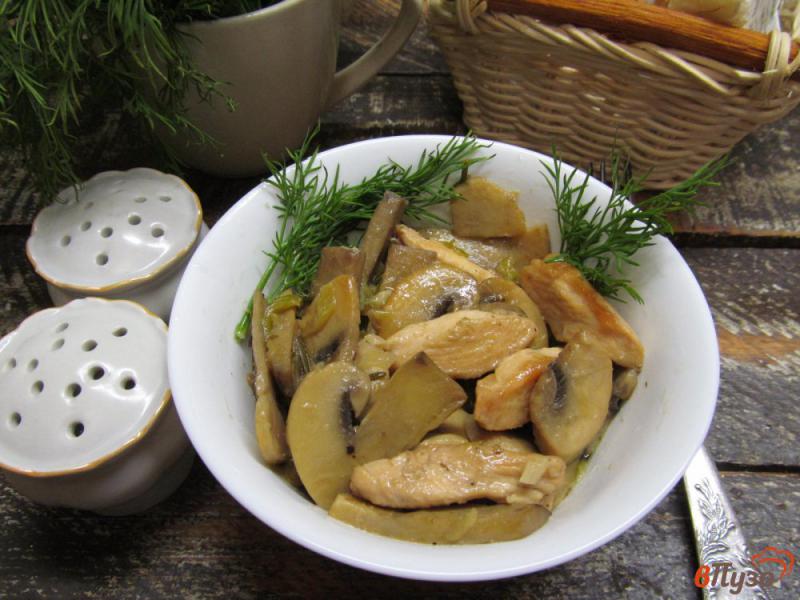Фото приготовление рецепта: Куриное филе с шампиньоном и розмарином шаг №9