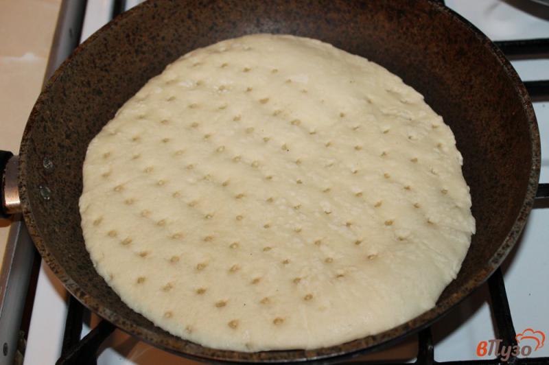 Фото приготовление рецепта: Пицца мясная с грибами и консервированной кукурузой на сковороде шаг №1