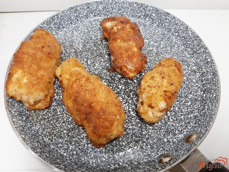 Фото приготовление рецепта: Куриные наггетсы с сыром шаг №9