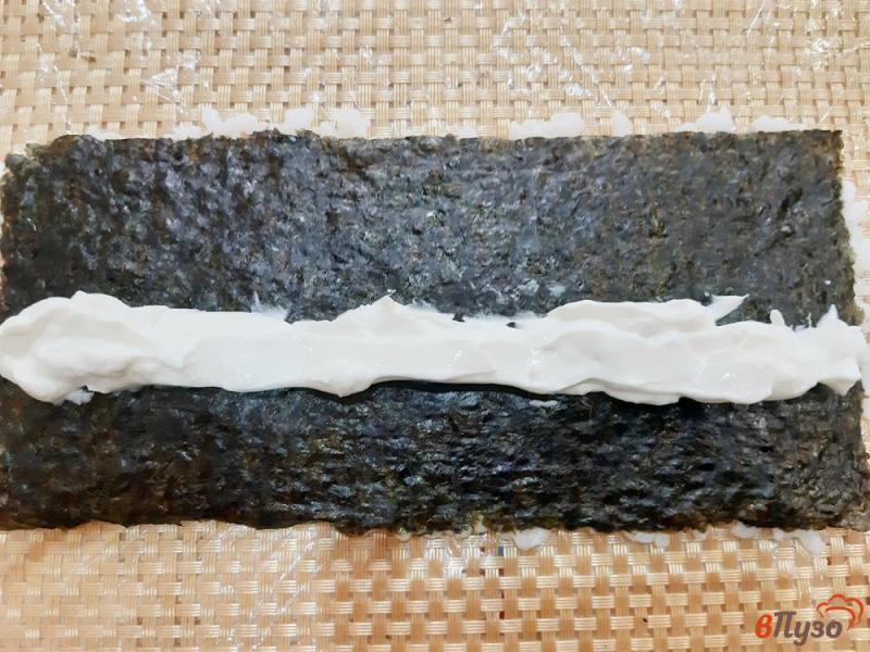 Фото приготовление рецепта: Суши с лососем шаг №7
