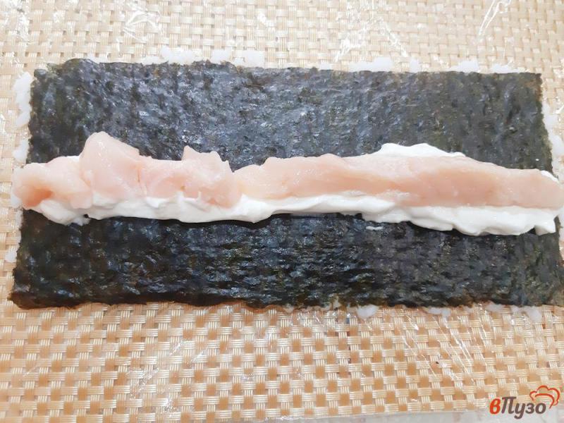 Фото приготовление рецепта: Суши с лососем шаг №8