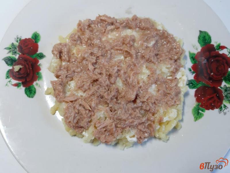 Фото приготовление рецепта: Салат Мимоза с салатным тунцом шаг №3