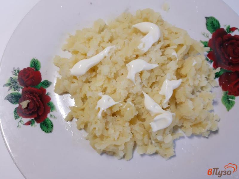 Фото приготовление рецепта: Салат Мимоза с салатным тунцом шаг №2