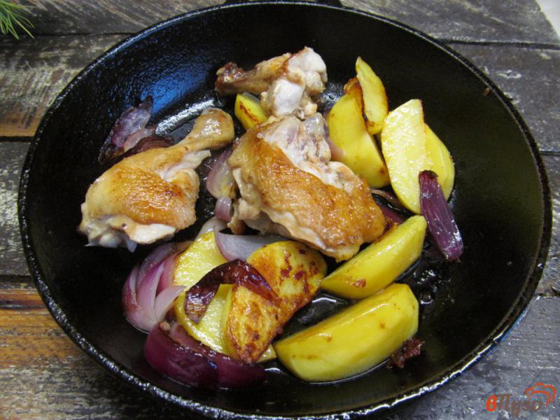 Фото приготовление рецепта: Курица с тыквой по-деревенски шаг №5