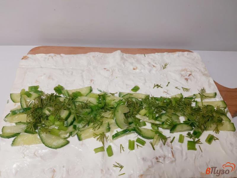 Фото приготовление рецепта: Лаваш с сыром филадельфия и овощами шаг №3
