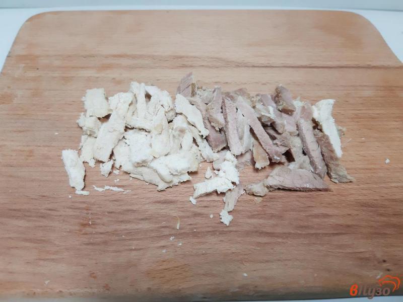 Фото приготовление рецепта: Салат мясной с сыром без майонеза шаг №2