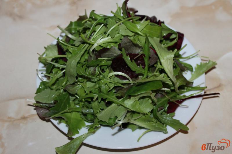 Фото приготовление рецепта: Микс салат с помидорами и кедровыми орехами шаг №1