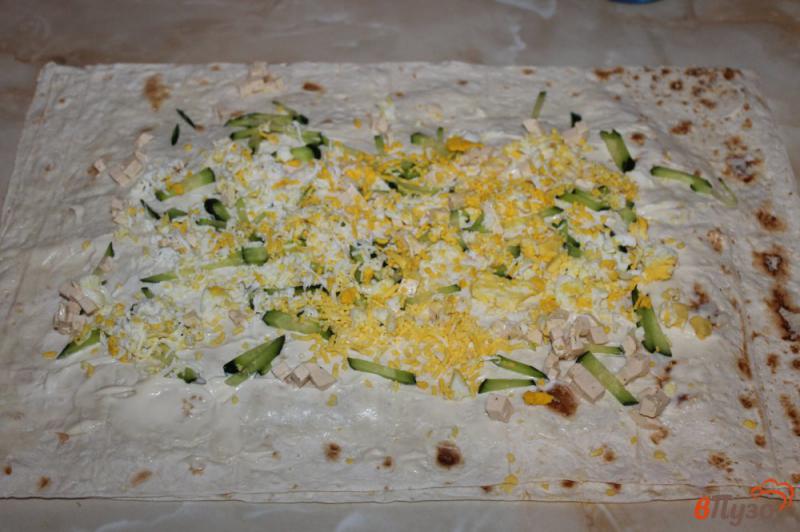 Фото приготовление рецепта: Лаваш с курицей, яйцом и консервированной кукурузой шаг №6