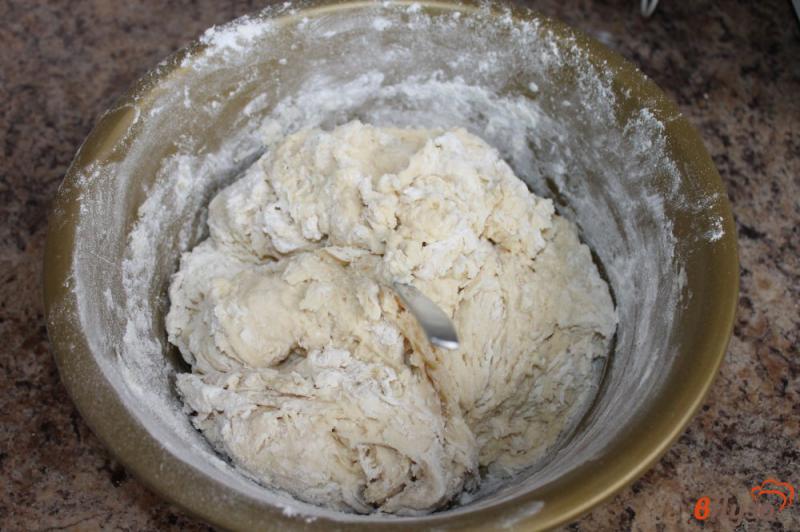 Фото приготовление рецепта: Дрожжевое тесто для домашних печеных пирогов шаг №5