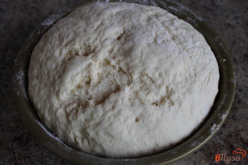 Фото приготовление рецепта: Дрожжевое тесто для домашних печеных пирогов шаг №7