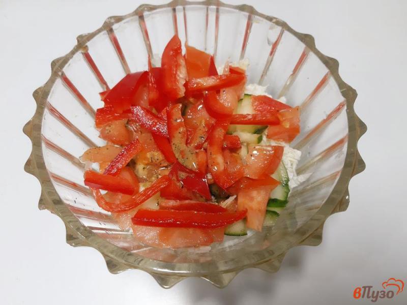 Фото приготовление рецепта: Салат из пекинской капусты, огурцов, помидоров с пикантной горчичной заправкой шаг №9