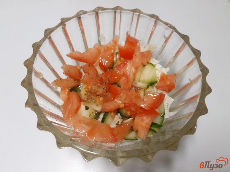 Фото приготовление рецепта: Салат из пекинской капусты, огурцов, помидоров с пикантной горчичной заправкой шаг №8