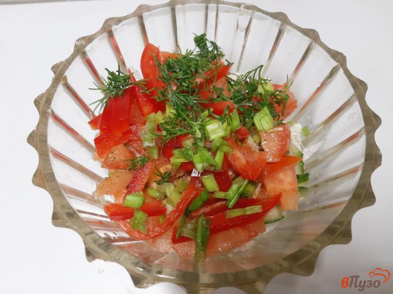 Фото приготовление рецепта: Салат из пекинской капусты, огурцов, помидоров с пикантной горчичной заправкой шаг №10
