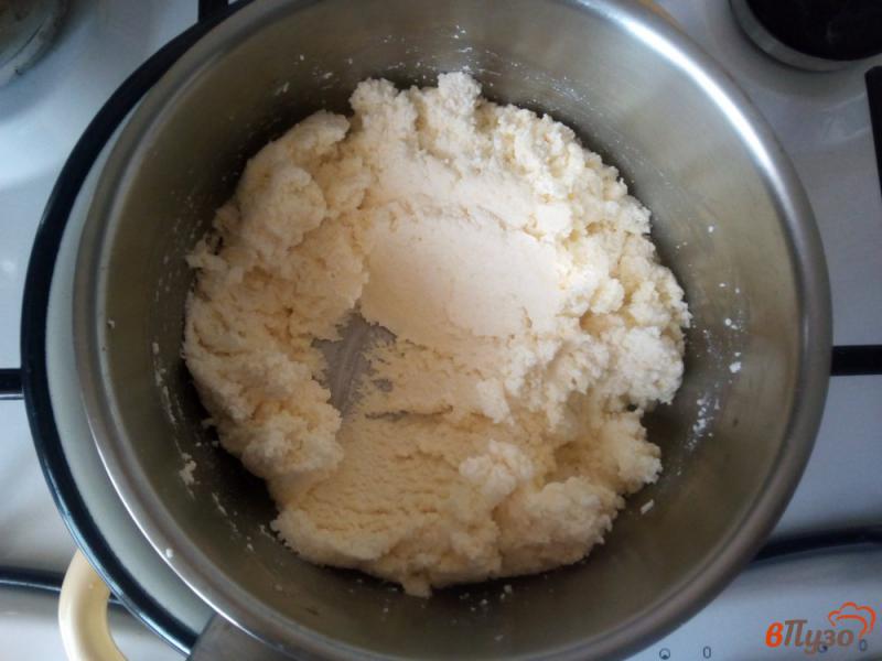 Фото приготовление рецепта: Плавленый сыр с грибами и петрушкой шаг №6