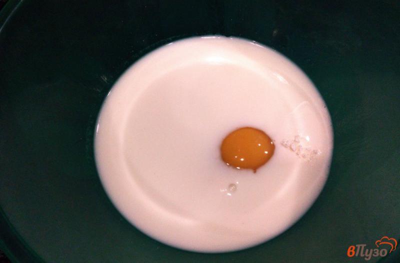 Фото приготовление рецепта: Блинчики с яично-сырной начинкой шаг №3