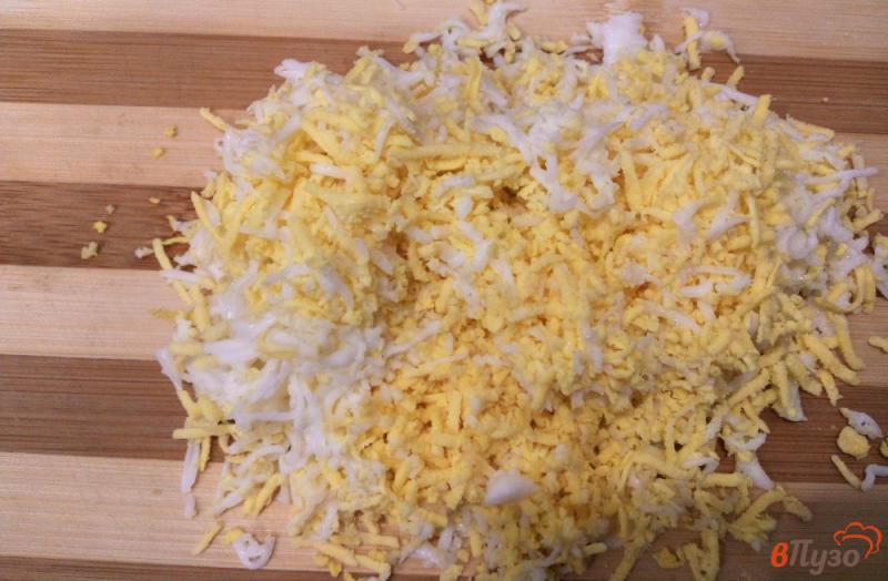 Фото приготовление рецепта: Блинчики с яично-сырной начинкой шаг №6