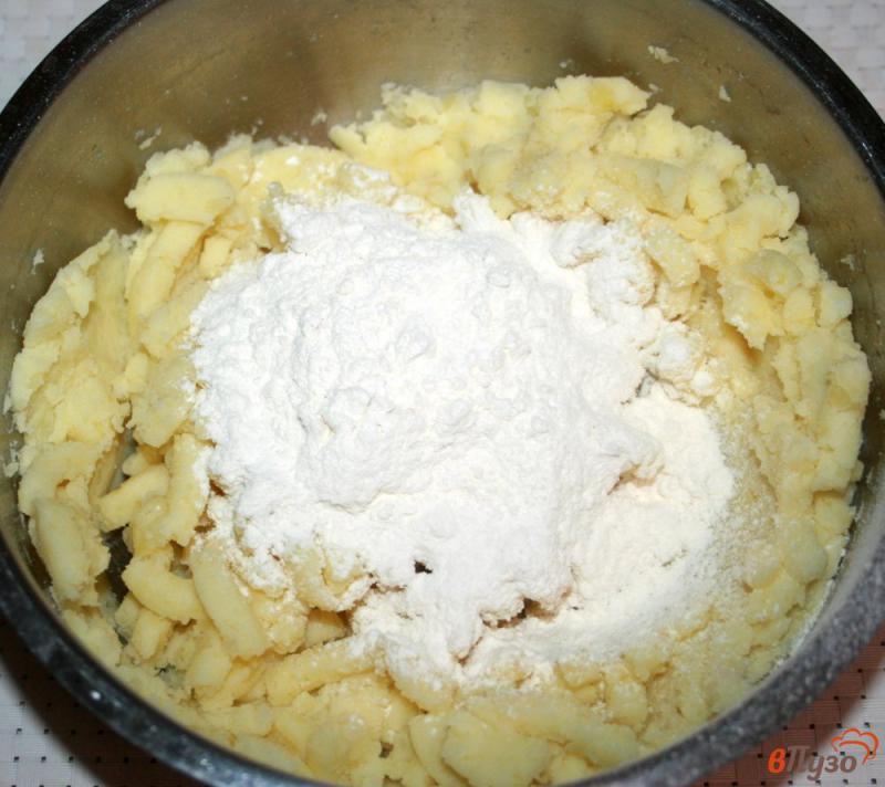 Фото приготовление рецепта: Картофельные зразы с колбасой шаг №3