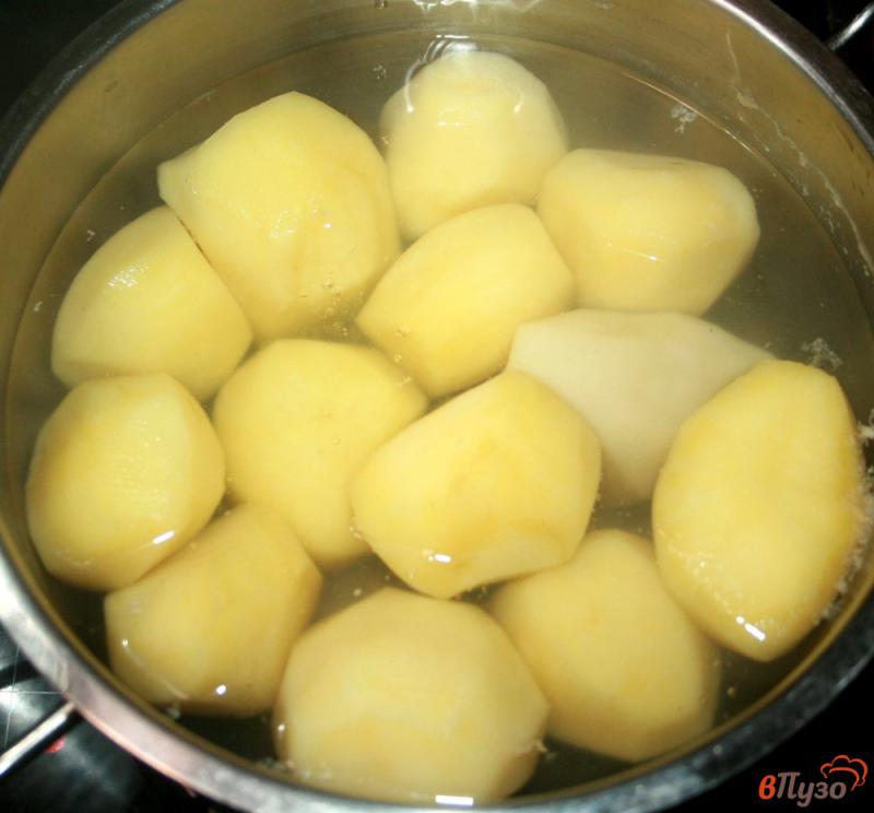 Фото приготовление рецепта: Картофельные зразы с колбасой шаг №1