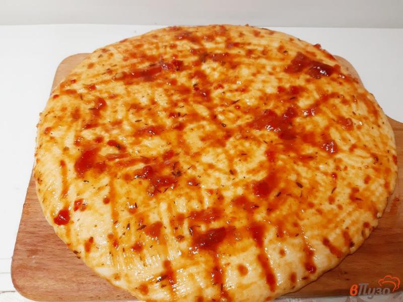 Фото приготовление рецепта: Пицца с курицей, грейпфрутом и болгарским перцем шаг №5