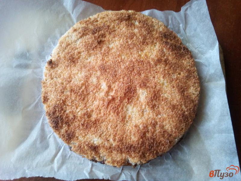 Фото приготовление рецепта: Песочный пирог с бананом и кокосовой стружкой шаг №10