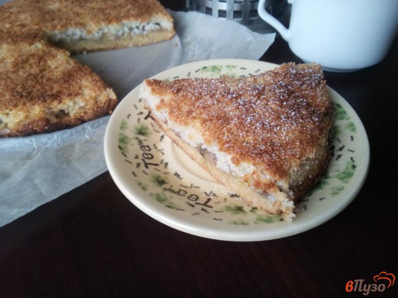 Фото приготовление рецепта: Песочный пирог с бананом и кокосовой стружкой шаг №11