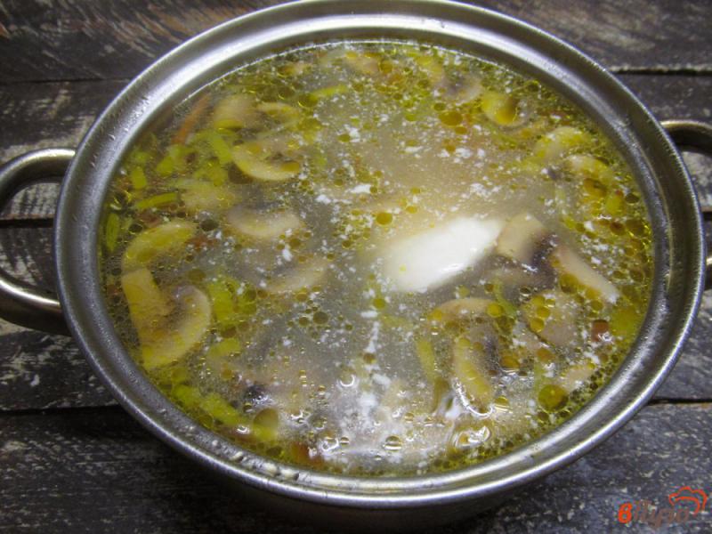 Фото приготовление рецепта: Грибной суп с пастой орзо шаг №5