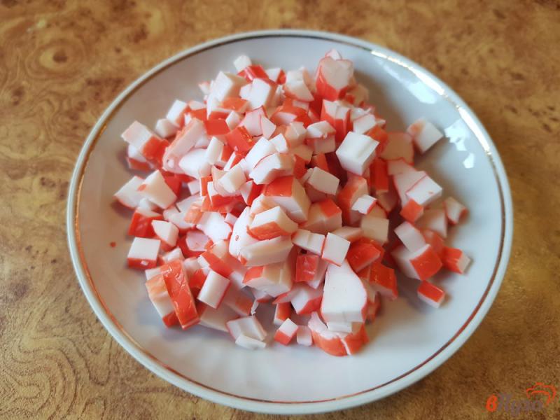 Фото приготовление рецепта: Салат из корейской моркови и крабовых палочек шаг №1