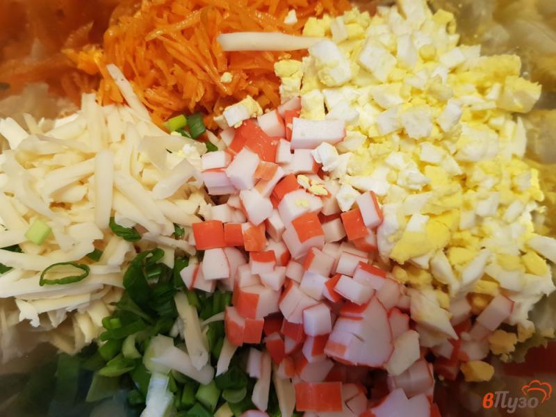 Фото приготовление рецепта: Салат из корейской моркови и крабовых палочек шаг №5