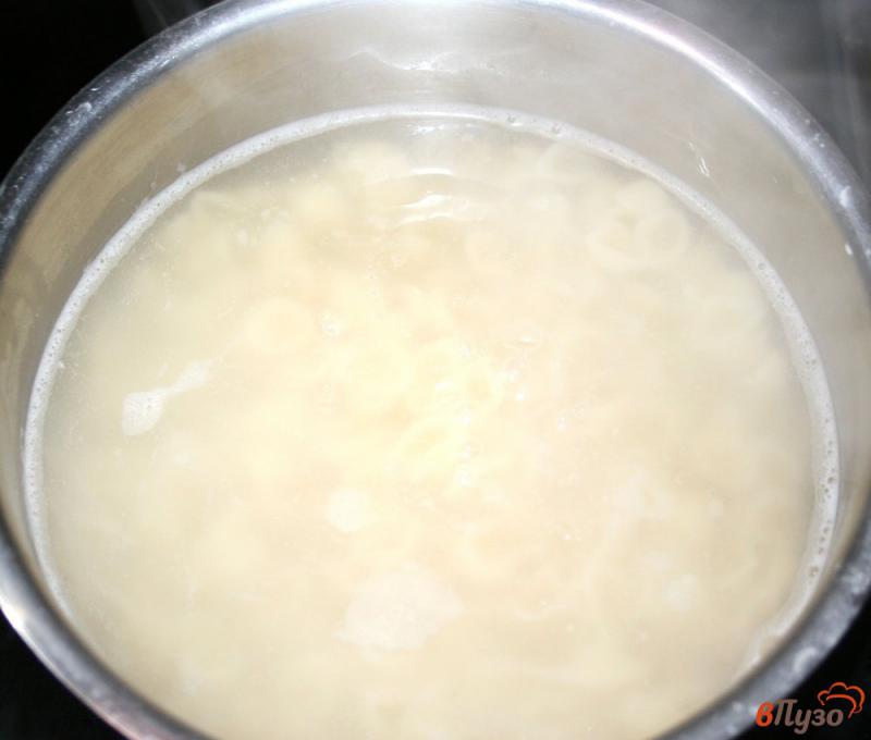 Фото приготовление рецепта: Запеканка из макарон с яйцом и сыром шаг №1