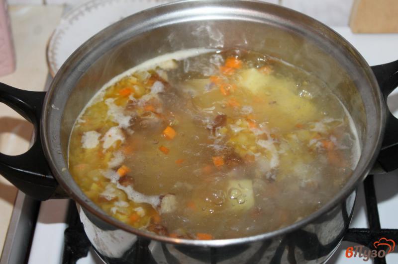 Фото приготовление рецепта: Сырный суп с копченым мясом шаг №3