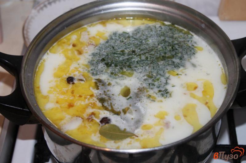 Фото приготовление рецепта: Сырный суп с копченым мясом шаг №5