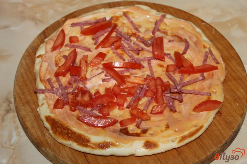 Фото приготовление рецепта: Пицца на сковороде с вареной колбасой и грибами шаг №1