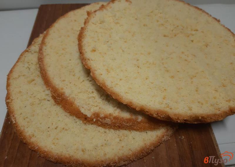 Фото приготовление рецепта: Торт бисквитный со сгущенкой шаг №8
