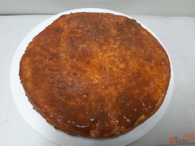 Фото приготовление рецепта: Торт бисквитный со сгущенкой шаг №16