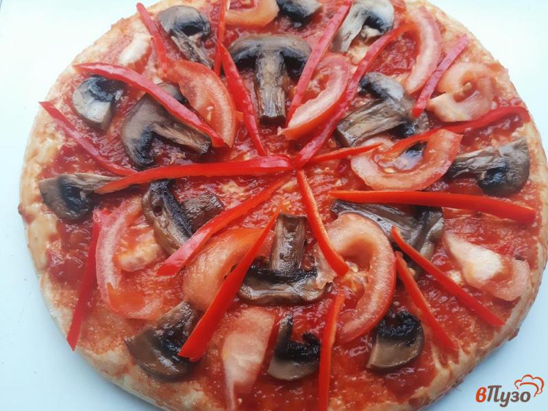 Фото приготовление рецепта: Пицца грибная шаг №7
