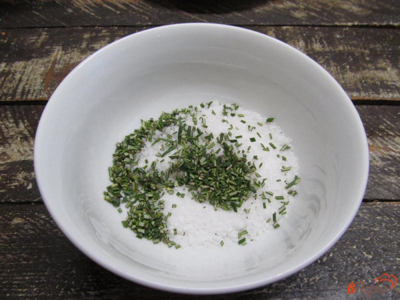 Фото приготовление рецепта: Ароматная соль с розмарином и цедрой шаг №2