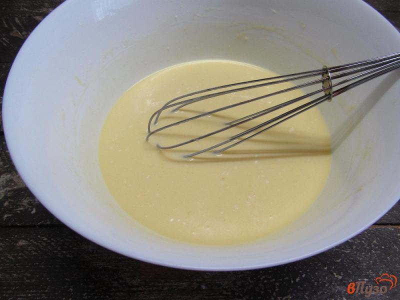 Фото приготовление рецепта: Блины с начинкой из сливок и банана шаг №3