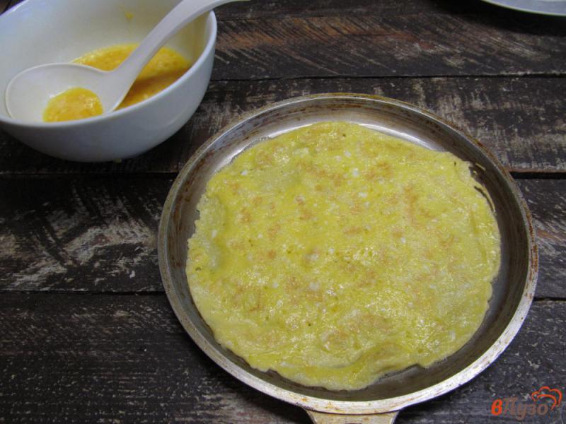 Фото приготовление рецепта: Картофельный суп с яичной лапшой шаг №7