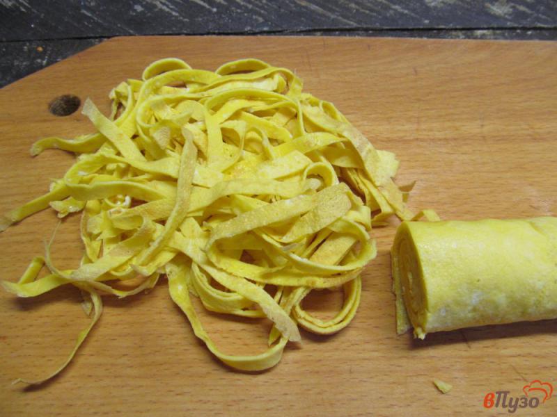 Фото приготовление рецепта: Картофельный суп с яичной лапшой шаг №10